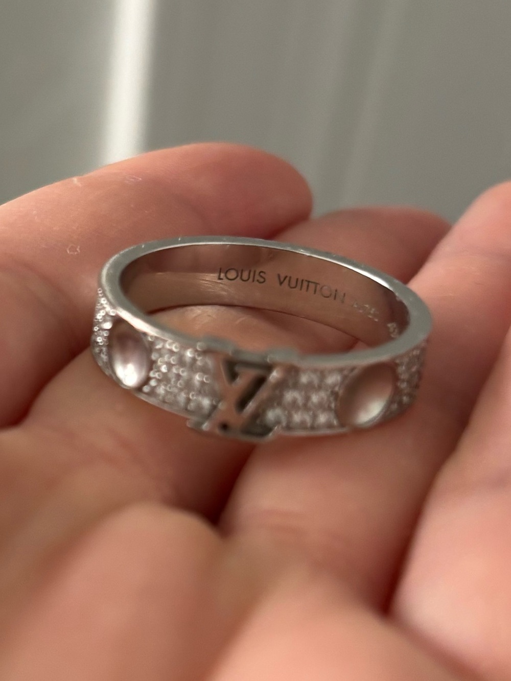 Louis Vuitton white gold and diamonds LV Logo Band Ring size AU 60
